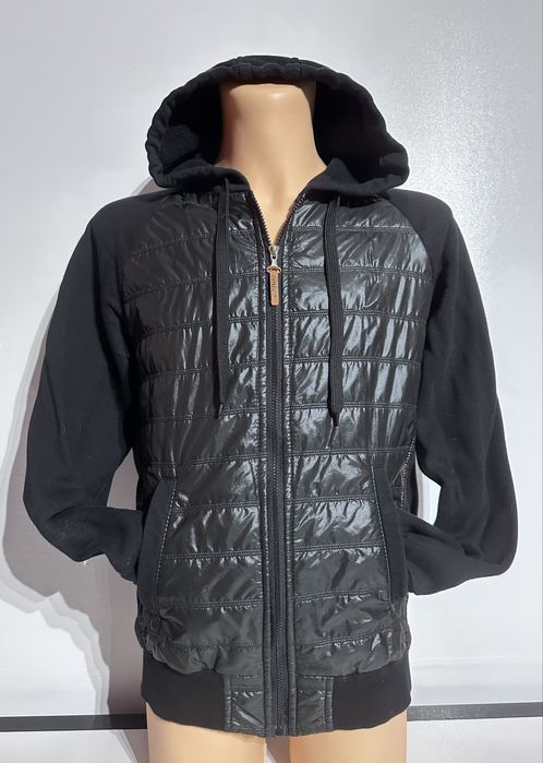 Bczarna bluza pikowana z kapturem r. L