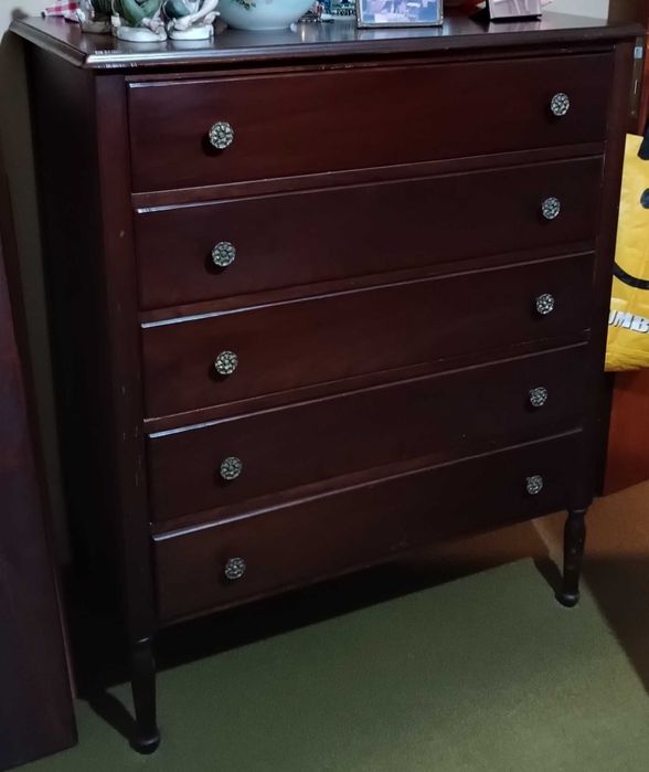Cómoda com 5 gavetas