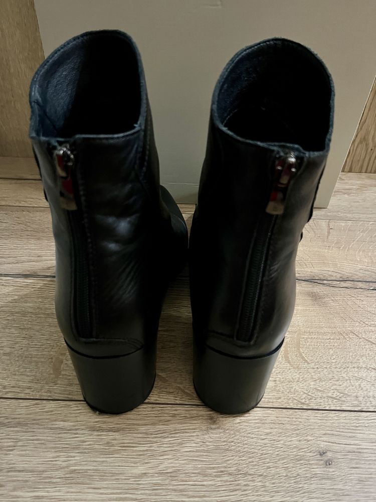 Super buty skórzane czarne Lasocki 40 jak nowe