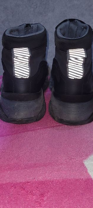 Продам кросівки Zara в хорошому стані, дуже стильні та зручні.