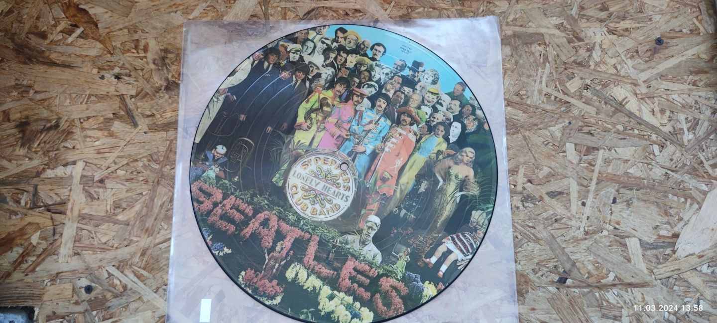 Продам виниловую пластинку The Beatles - Sgt. Pepper’s Lonely Hearts C