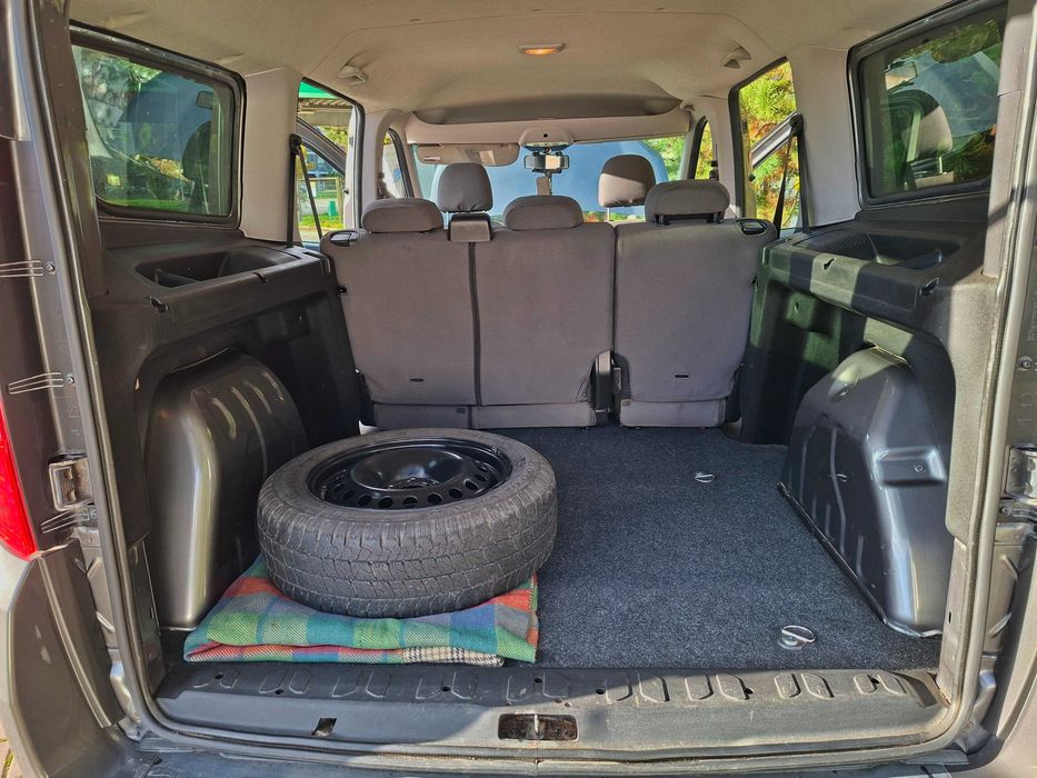 Sprzedam samochód Fiat Doblo L2H1 Kombi Maxi - 5 osobowy