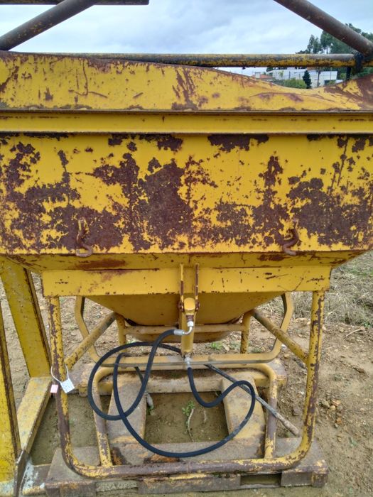 Baldes de betão para grua/Manitou 800 litros / 2000 litros