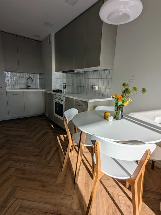 Zestaw do jadalni JYSK JEGIND – stół + 4 krzesła, 350 zł