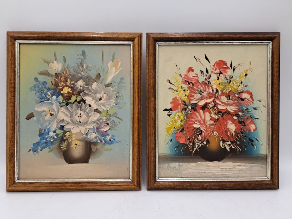 Obraz olejny na tekturze, kwiaty w wazonie, drewniana rama 27x23 cm