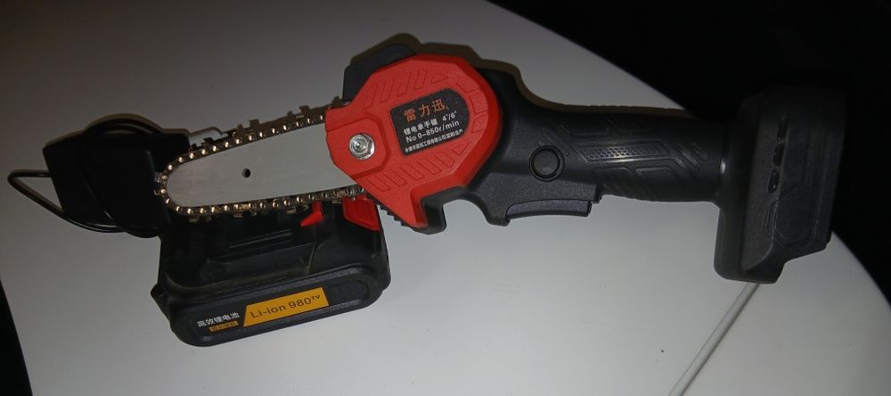 Пилка цепна  акумуляторна