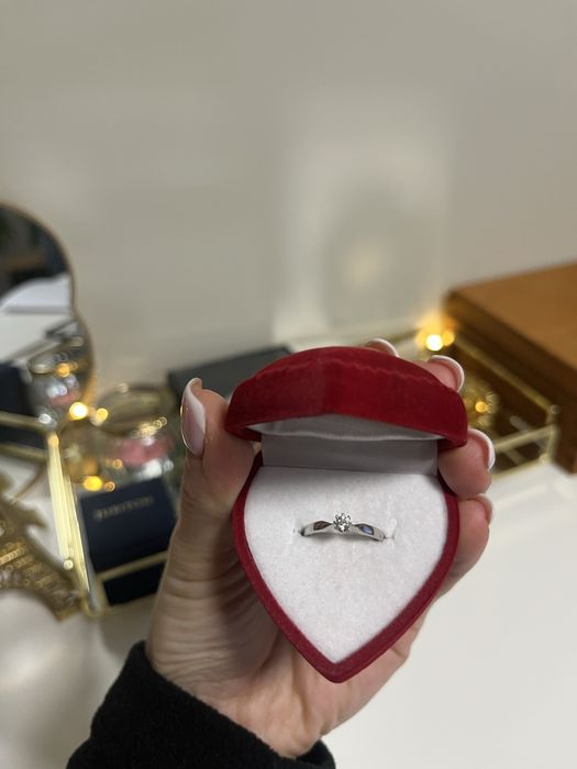 Pierścionek zaręczynowy APART białe złoto diament r. 11