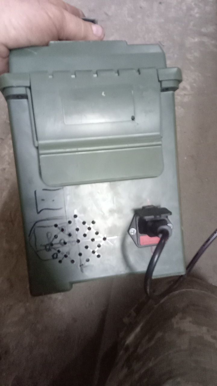 Зарядна станція 220/5 v.