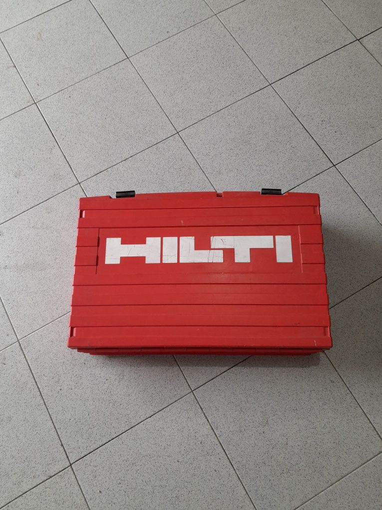 Máquina hilti como nova sem bateria.