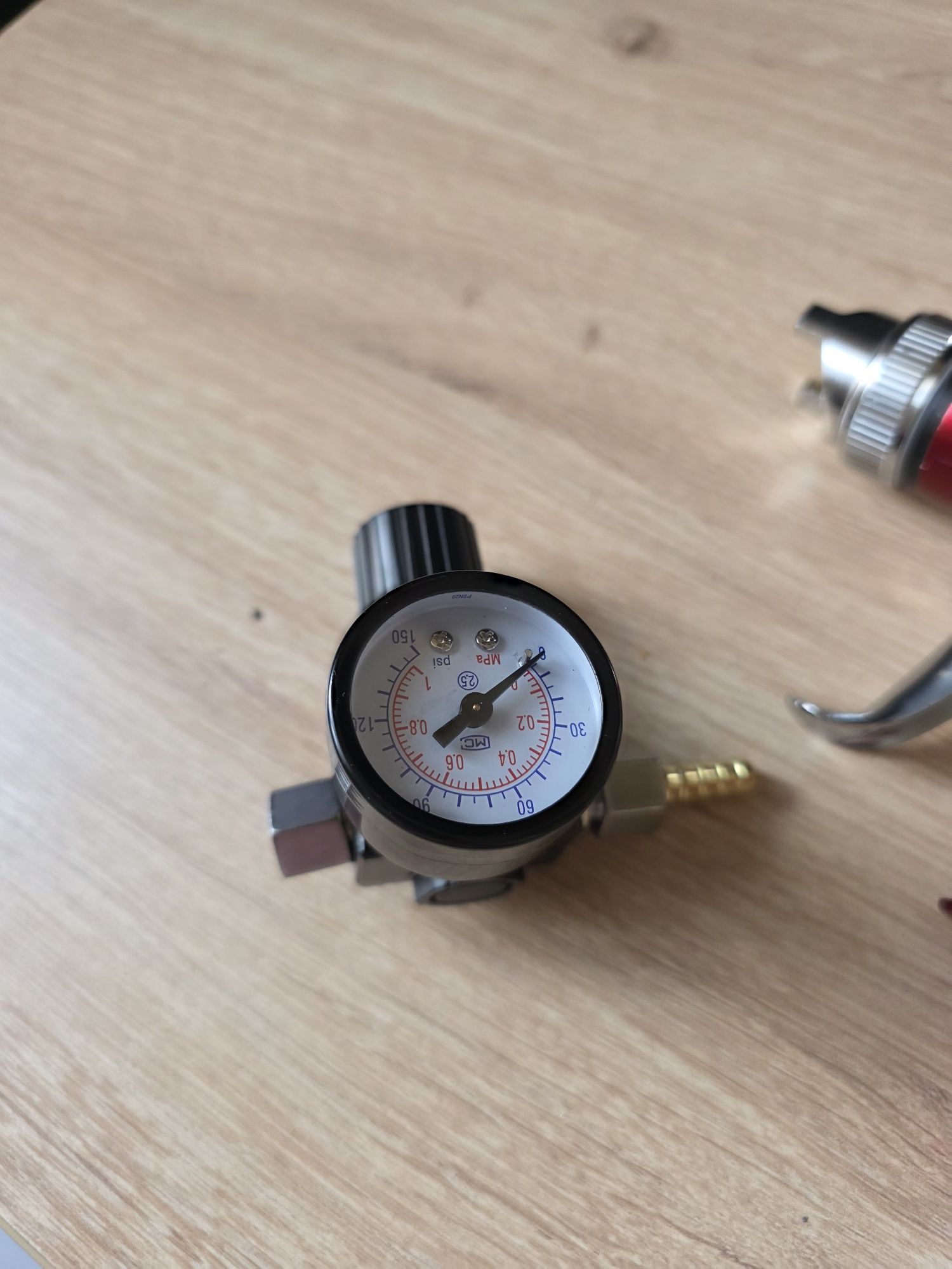 Pistolet natryskowy HVLP Gravity Feed