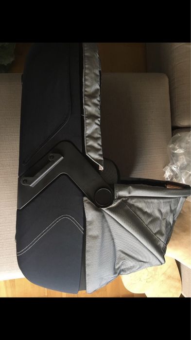 Carrinho completo Mutsy igo carrinho de bebé com alcofa. Muito estavel