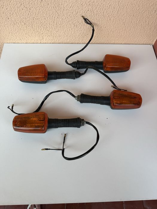 Piscas mota xj6 praticamente novos