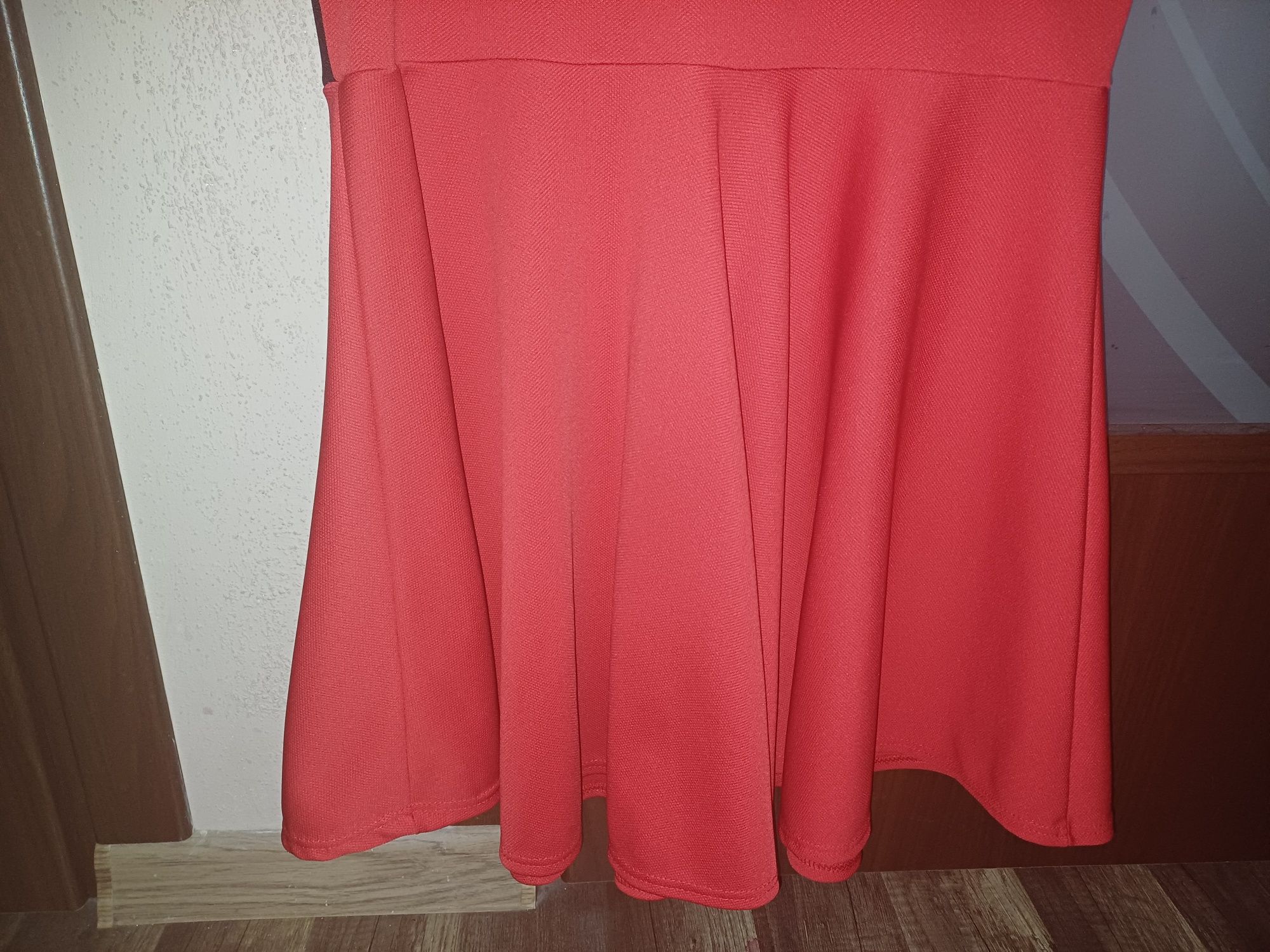 Sukienka bez rękawów z koronką 42 (XL)