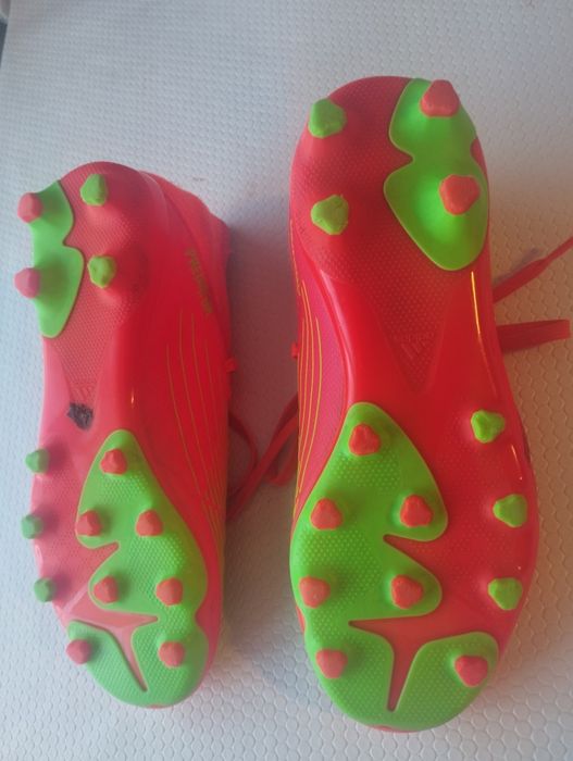 Chuteiras adidas nrs 34, 35 e 37