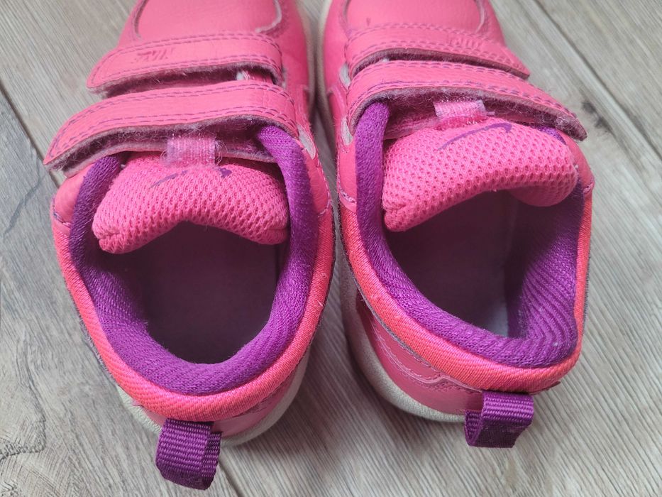 Adidasy Nike na rzepy rozm. 23,5