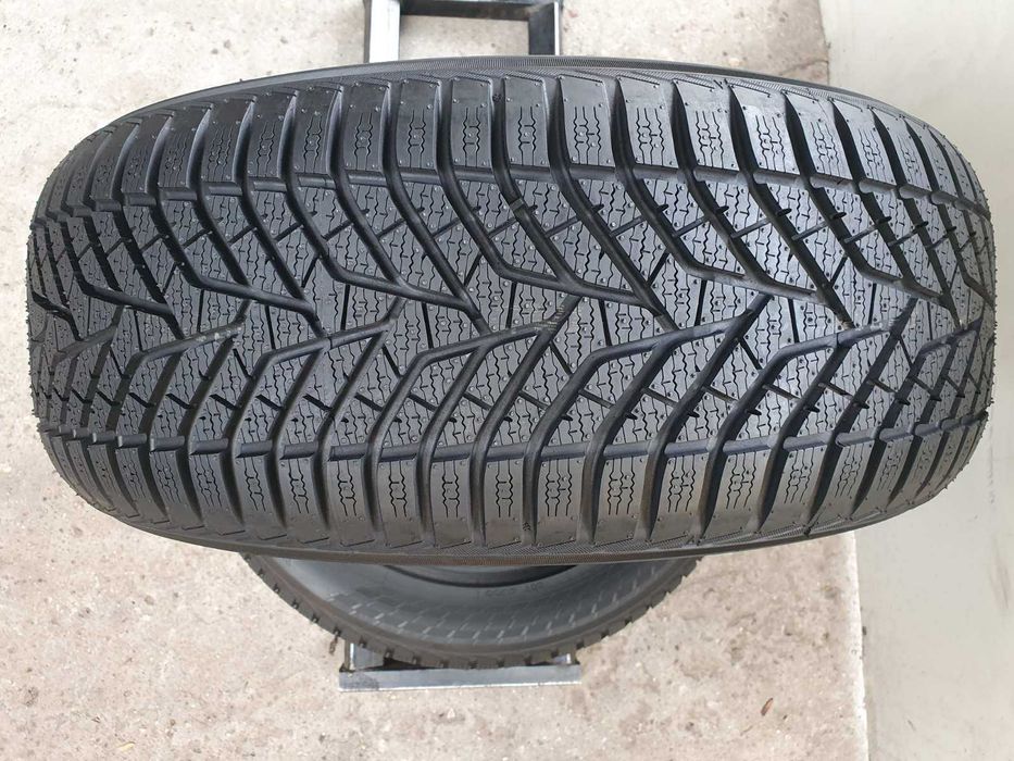 2x Yokohama Bluearth Winter V905  225/55r18  Nowe