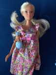 Lalka Barbie w ciąży z dzieckiem chłopcem