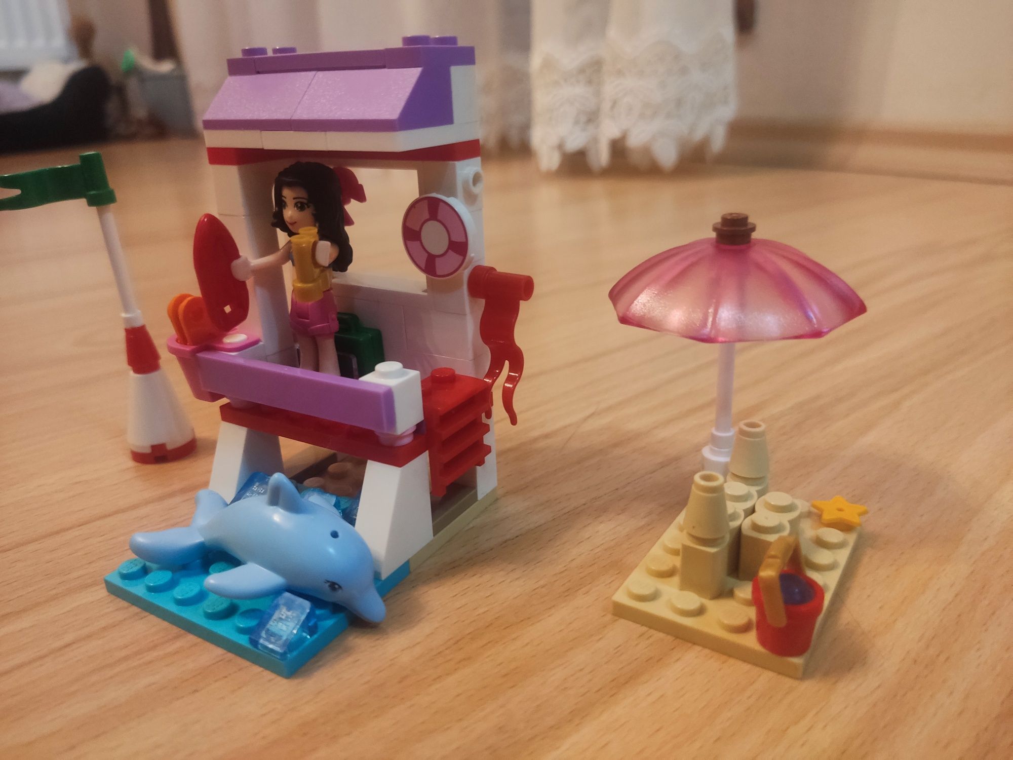 LEGO Friends 41028 -  Emma Ratownik.