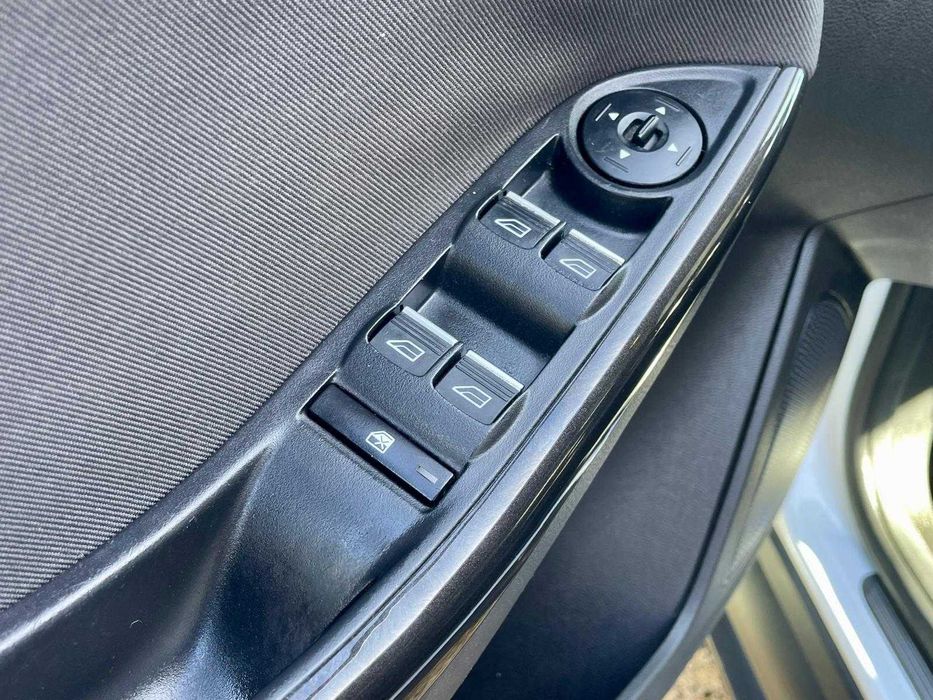 Ford Focus DYB 1.5 TDCi – Excelente Estado!