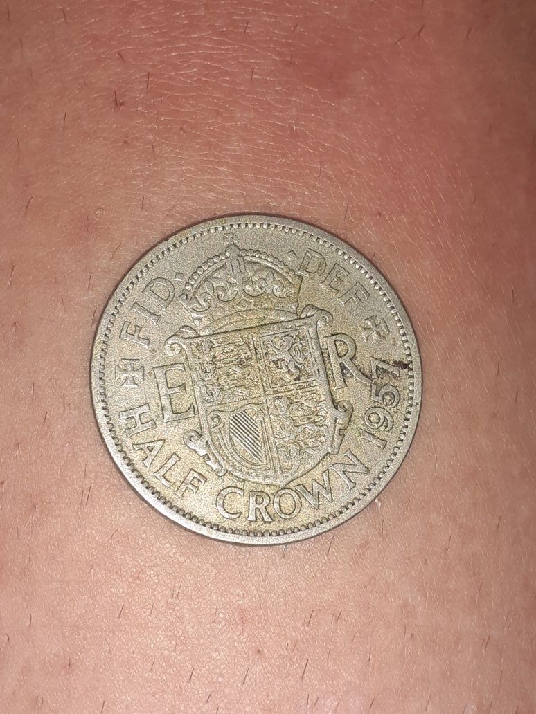 Meia coroa inglesa 1057
