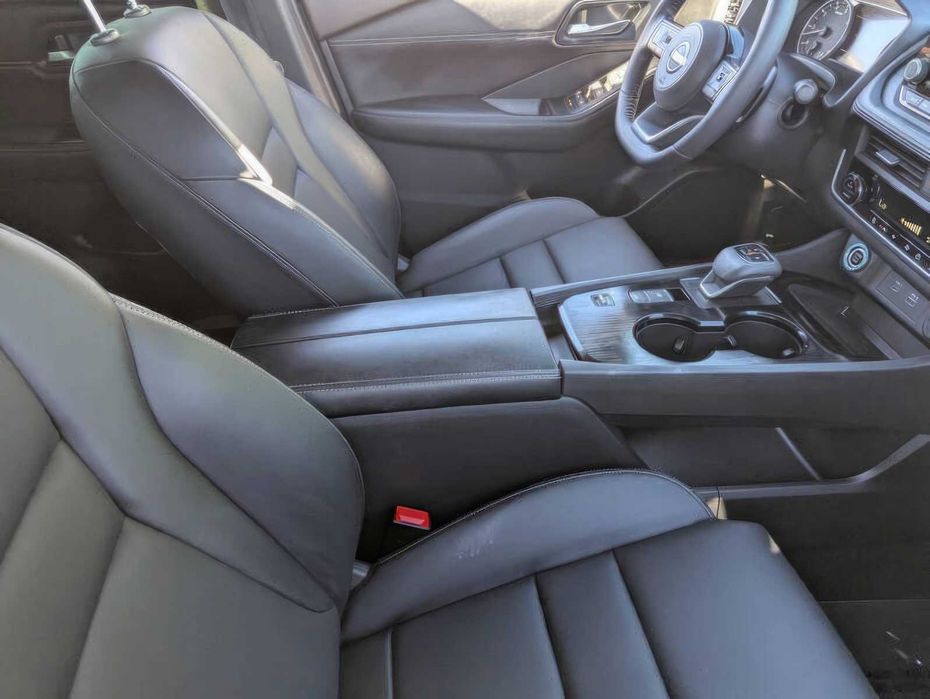 Nissan Rogue SV      2023
