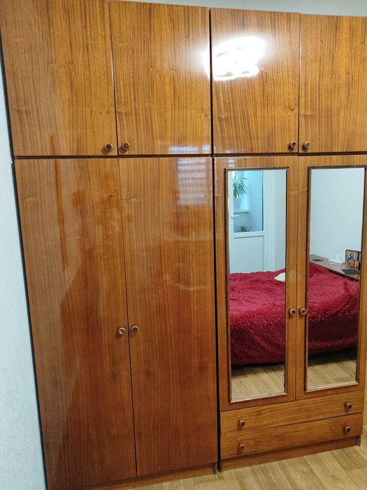 Шафи у спальню в чудовому стані