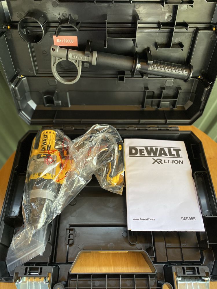 Дриль-шурупокрут 18V DeWALT DCD999