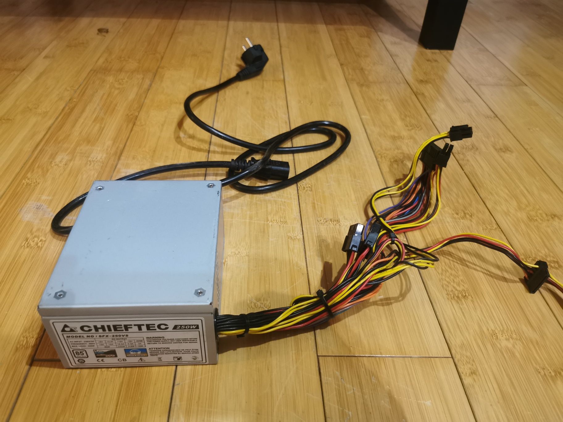 Zasilacz Chieftec 250W (SFX-250VS)