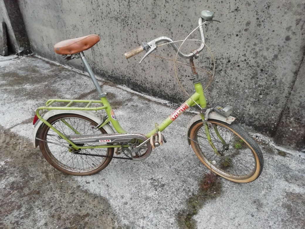Bicicleta de senhora antiga e completa