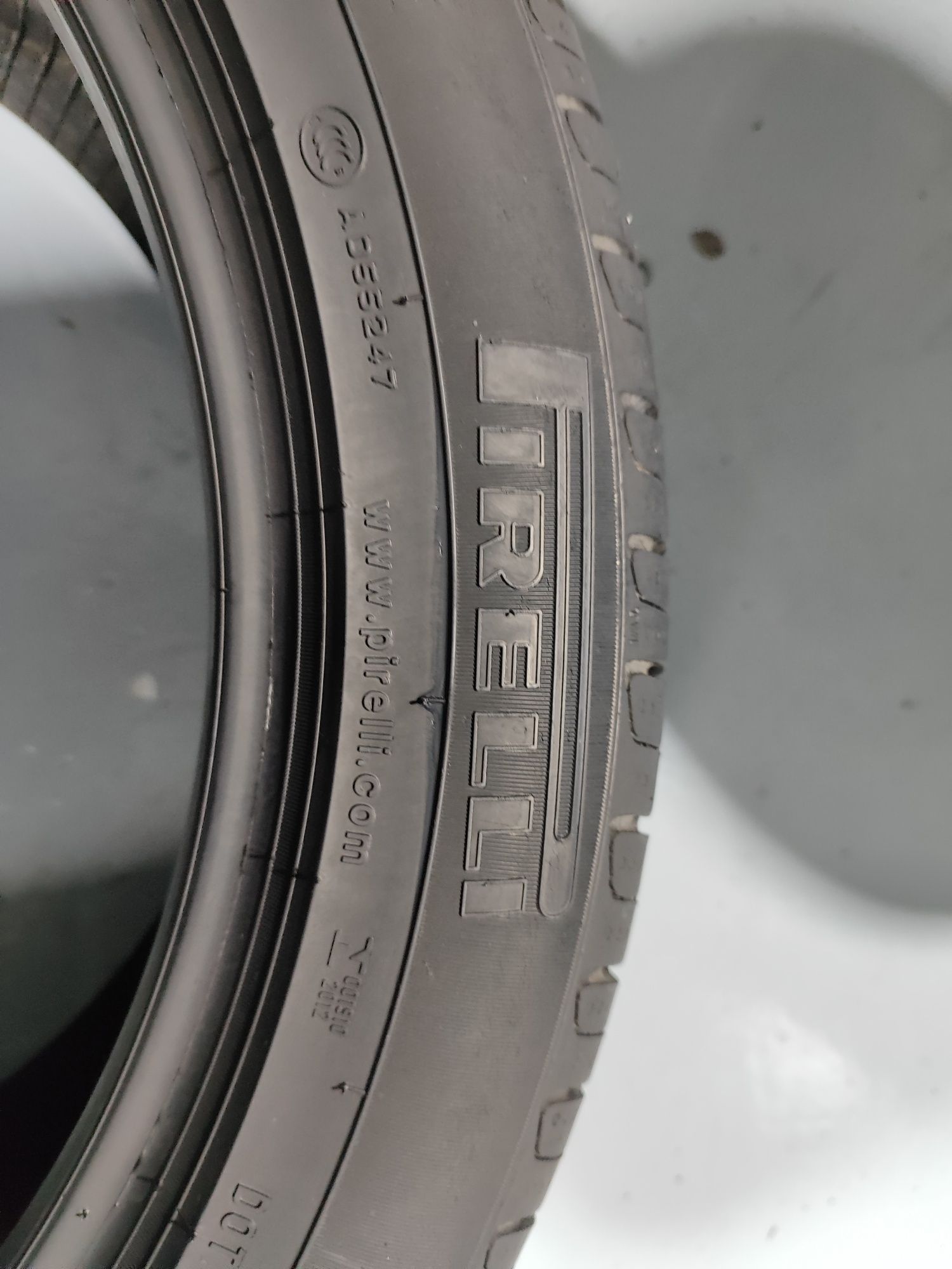 2 pneus semi novos 255-45R19 Pirelli - Oferta dos Portes