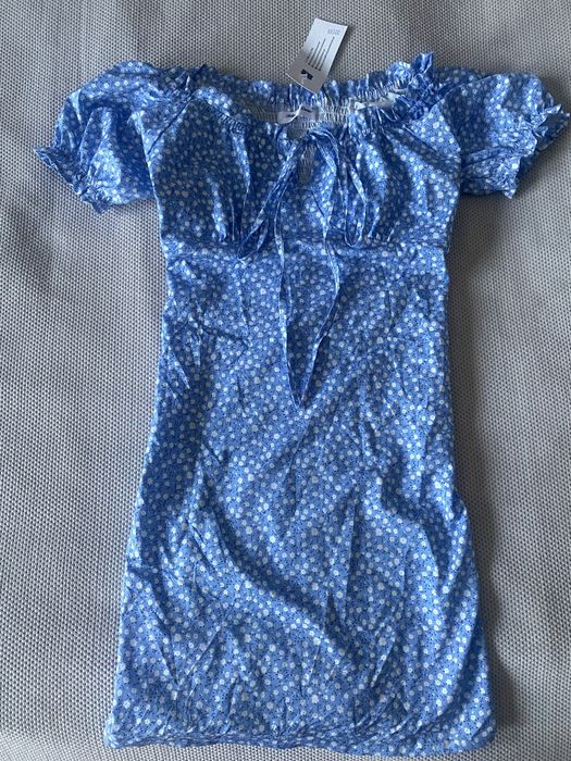 Sukienka mini w białe kwiatuszki niebieska S