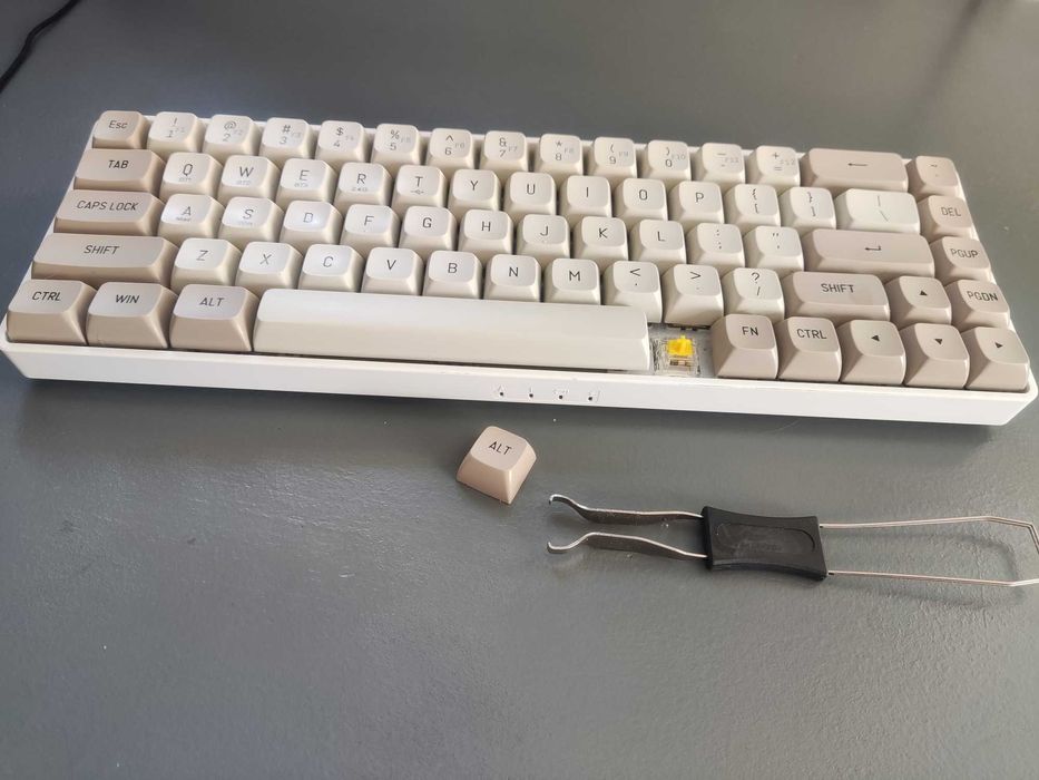 Klawiatura mechaniczna tkl aigo A68 biała + puller