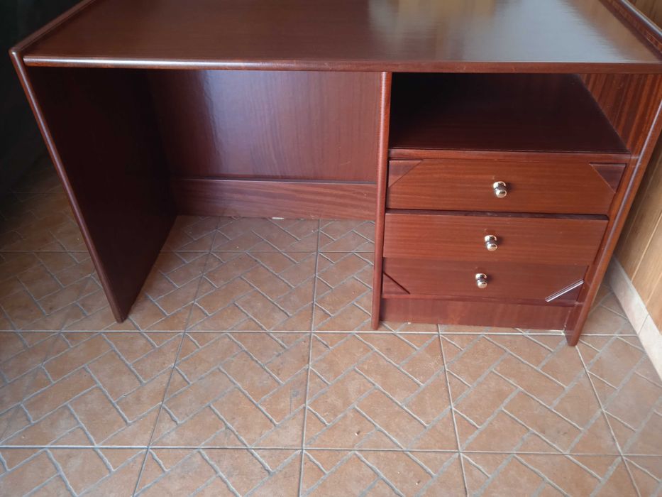 secretária nunca usada 1,60x0,60