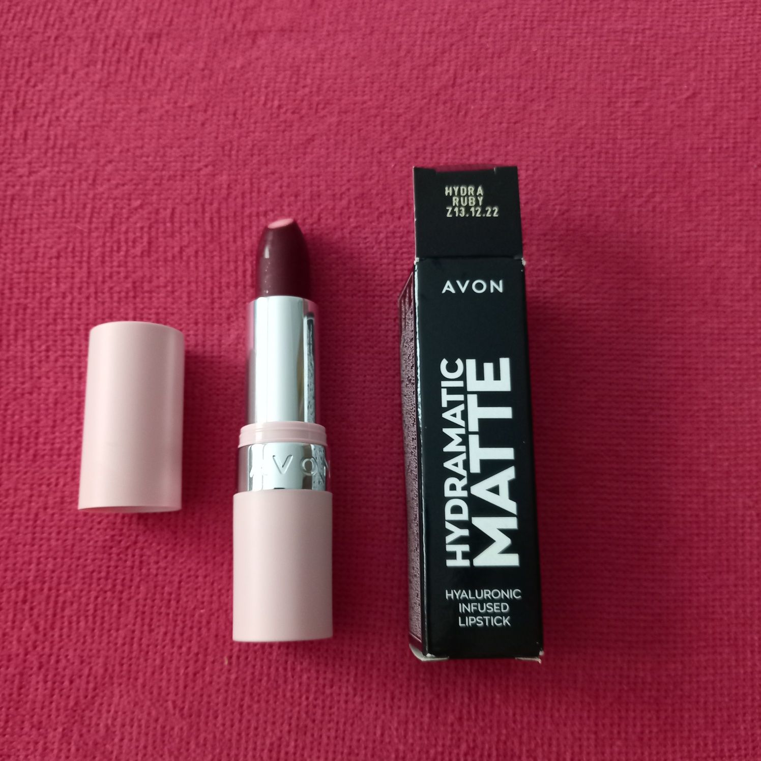 Avon matowa szminka z kwasem hialuronowym Hydra Ruby