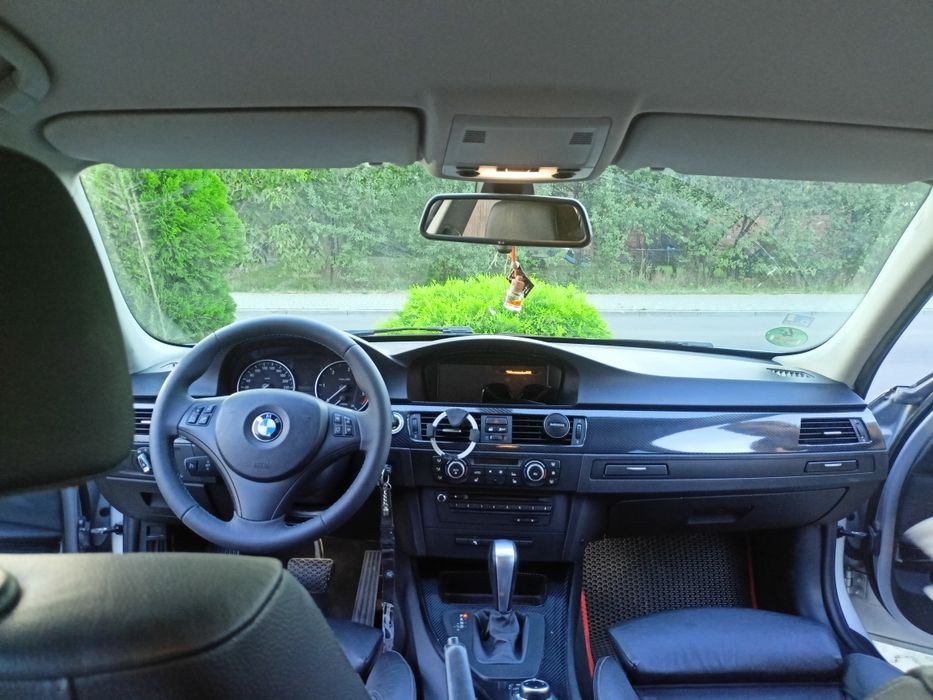 BMW E91 2012r 2.0d 220km