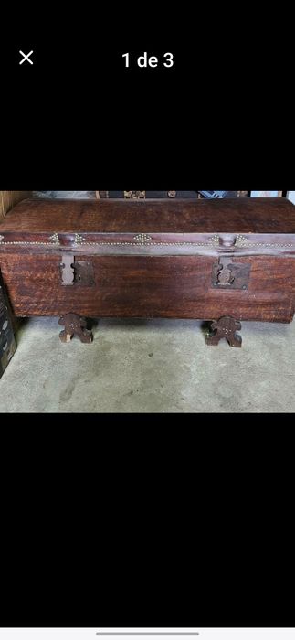 Baú ou arca antiga de armazenamento. Em pele