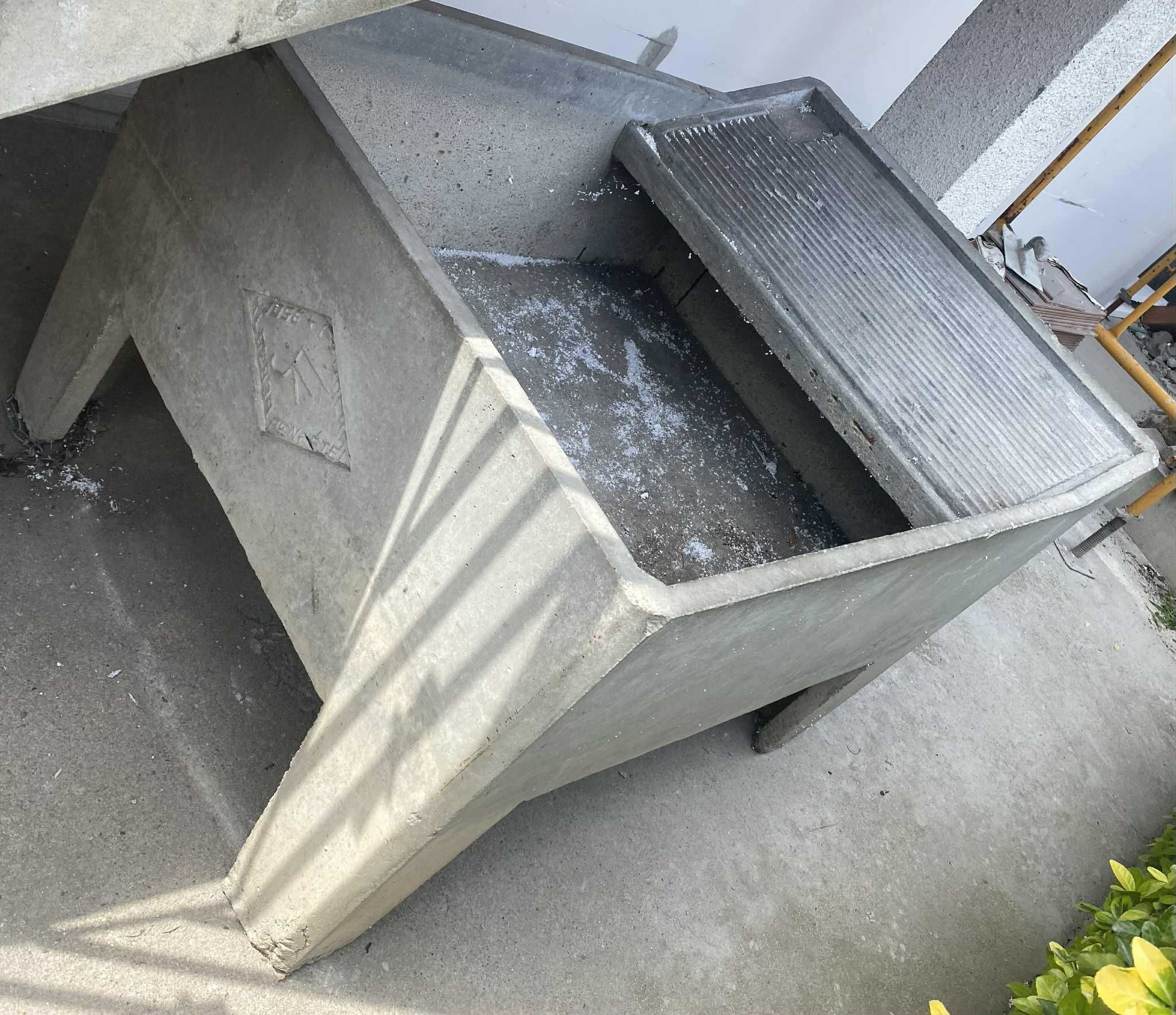 TANQUE DE LAVAR ROUPA EM PEDRA