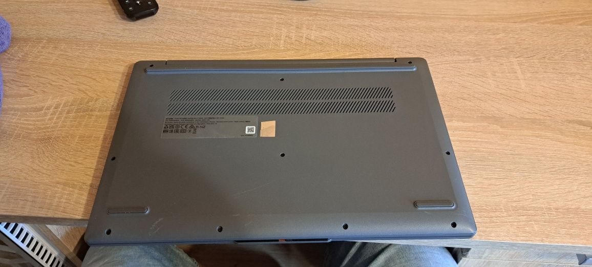Laptop Lenovo Idea Pad Slim 3 15IAH8