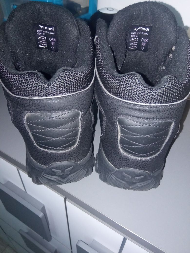 Buty zimowe r.37