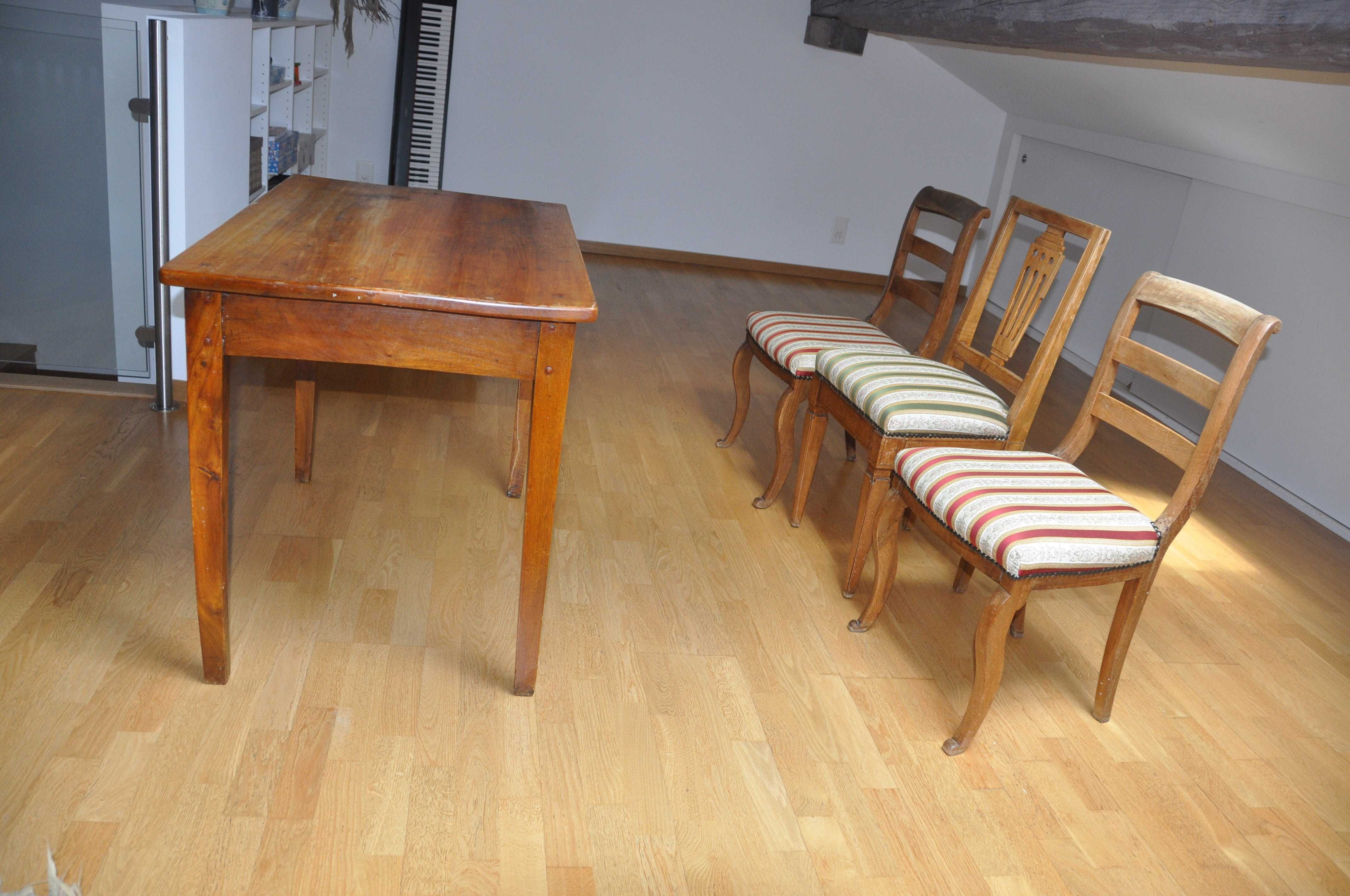 Zestaw antycznych mebli Stół + 3 Krzesła