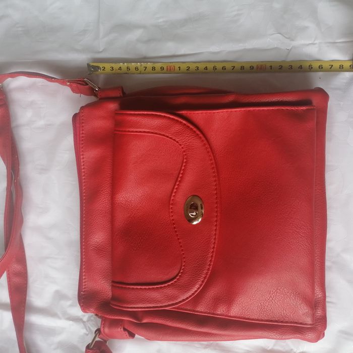 Torebka czerwona skóropodobna