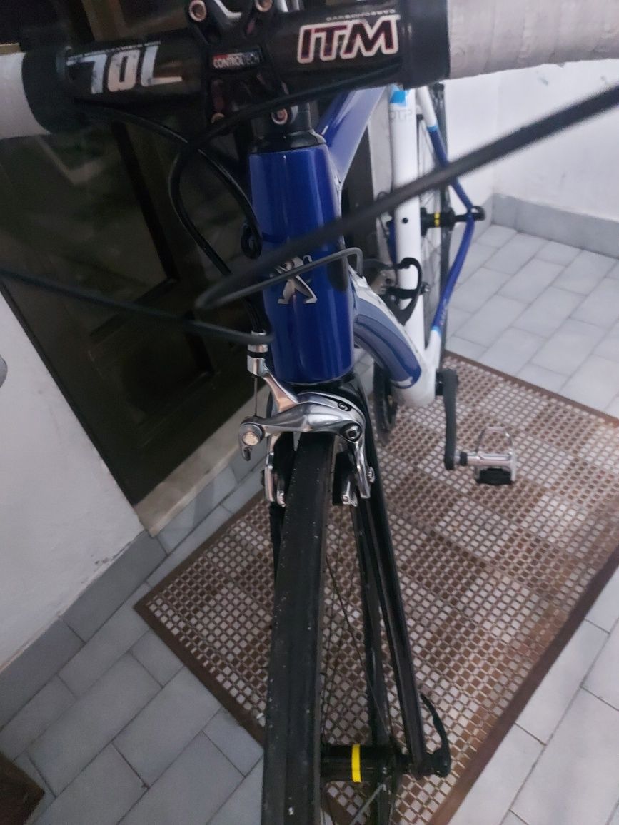 Bicicleta de estrada Peugeot carbono