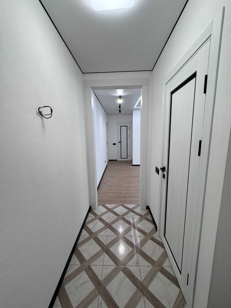 № 12348 - Продам 3-х кімнатну, в самому центрі, вул. Київська
