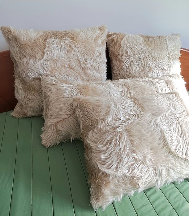 Conjunto 4 almofadas decorativas em pêlo sintético/ peluche Novas
Medi