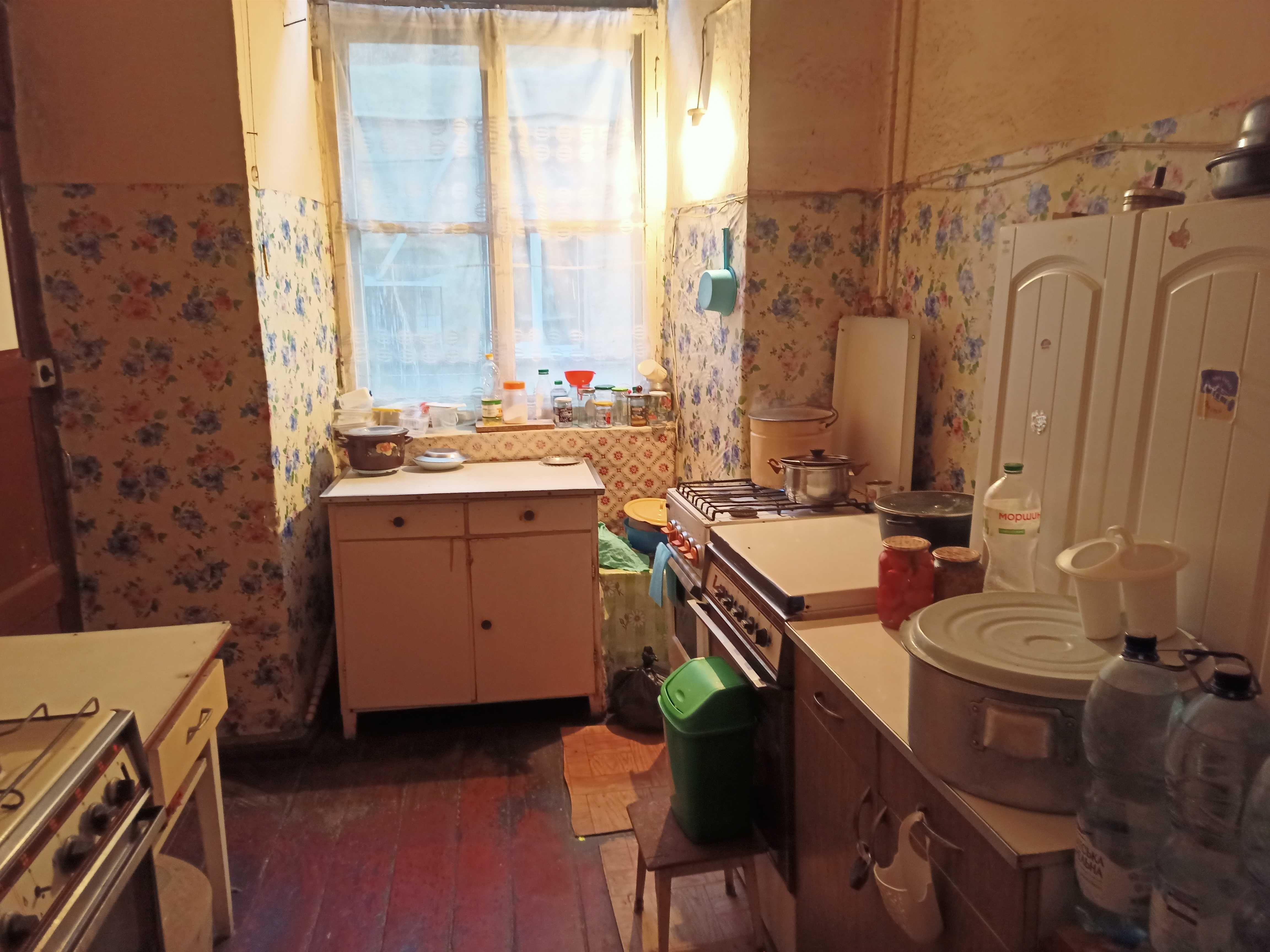 ВЫГОДНО!  Центр.  40 кв.м.  Балкон. Перспективно под сдачу.