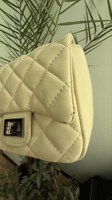 Шкіряна жіноча сумка типу Chanel