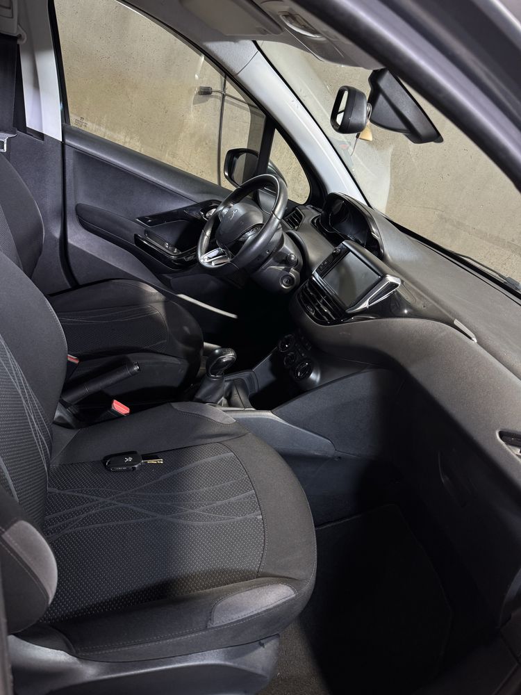 Peugeot 208 1.2 VTI ** 89000KMS** NACIONAL // DISTRIBUIÇÃO MUDADA