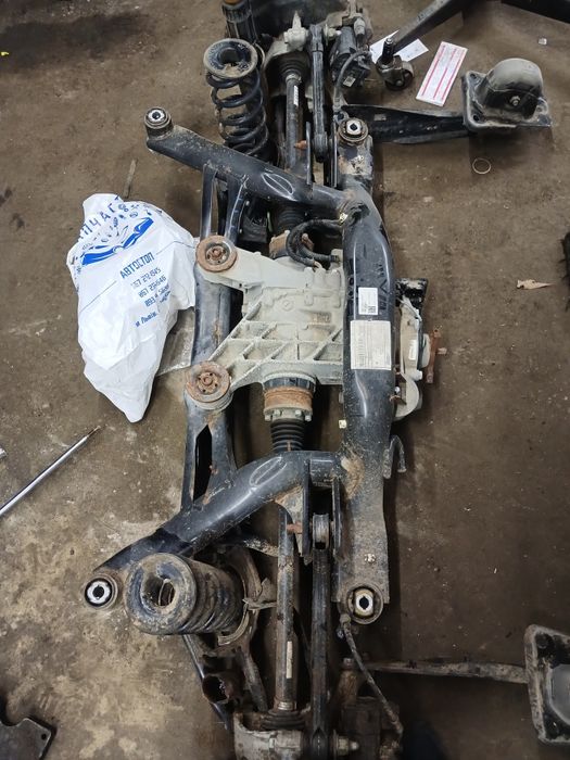 Задня ходова редуктор Audi Q3 83a супорта, піввісі