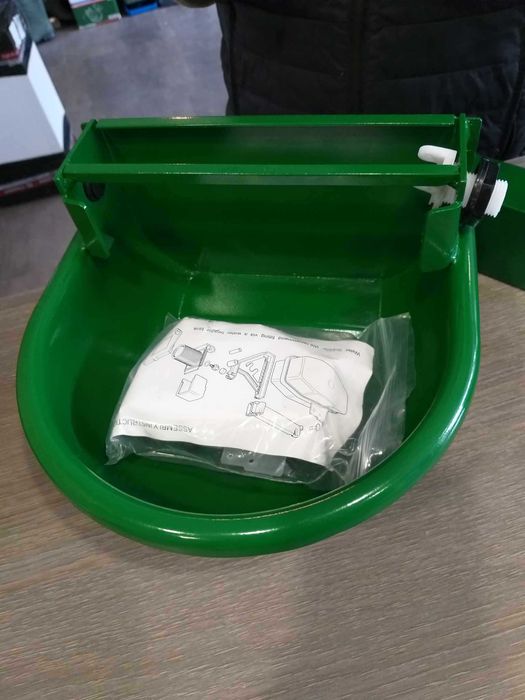 Poidło z zaworem pływakowym miskowe_ bydło, konie, owce i kozy