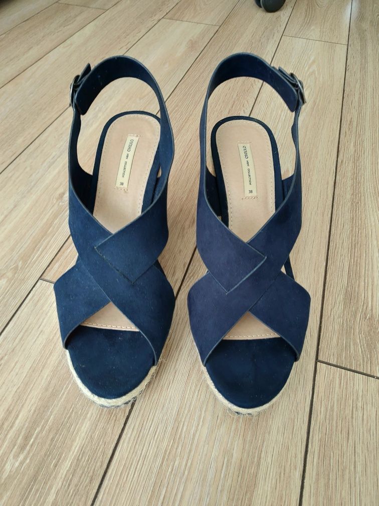 Buty na koturnie Oysho rozm 38